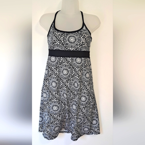 Lola Athleisure Dress Women's Small Shelf Bra Black White Print Fit and Flare - Picture 15 of 15